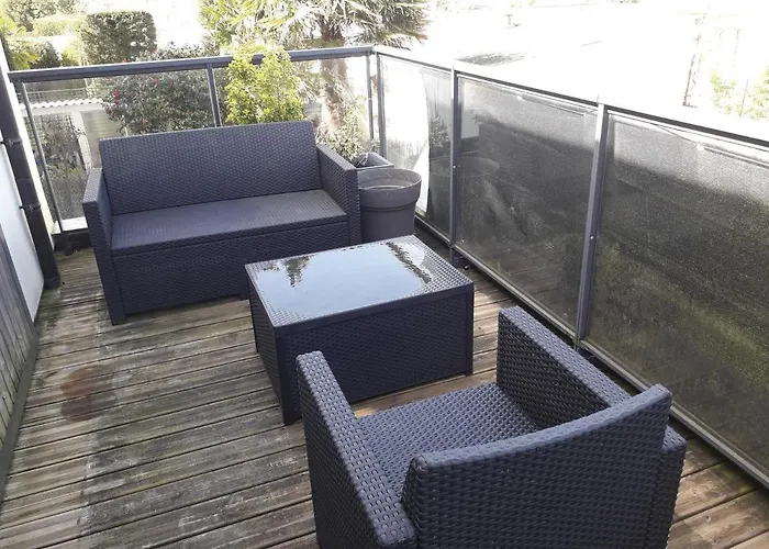 2 Pieces Avec Acces Piscine Interieure